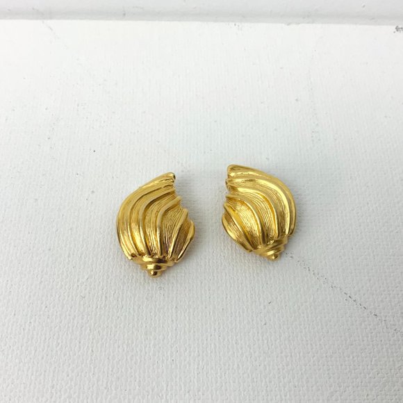 Vintage Liz Claiborne Brushed Gold Shells Clip On Earrings - Picture 12 of 16